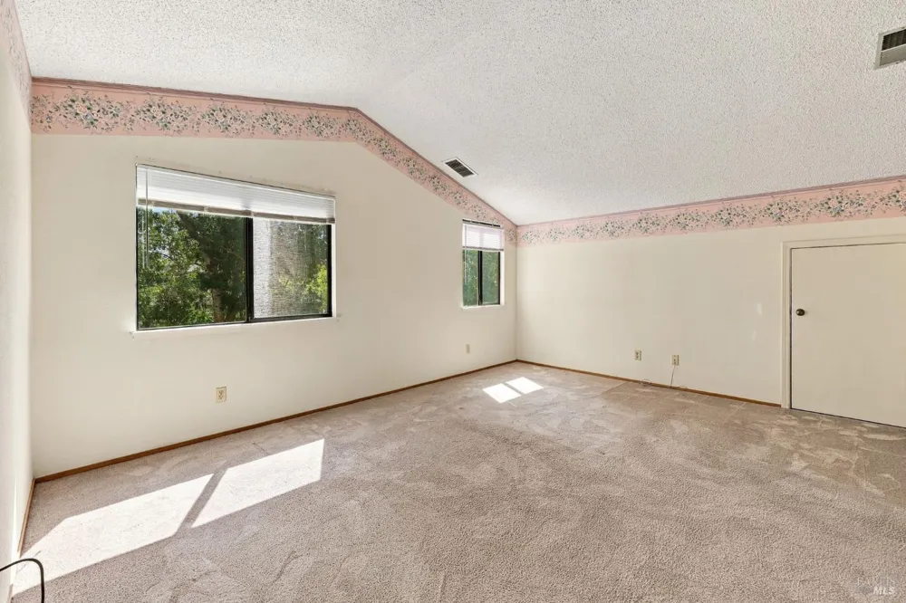 518 March Avenue Healdsburg, CA 95448