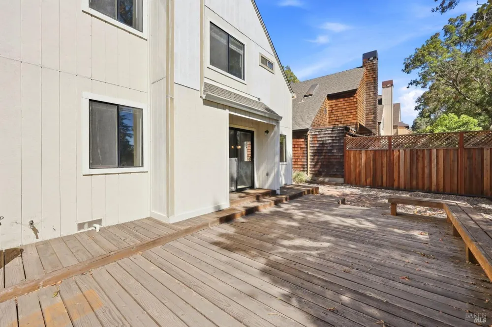 518 March Avenue Healdsburg, CA 95448
