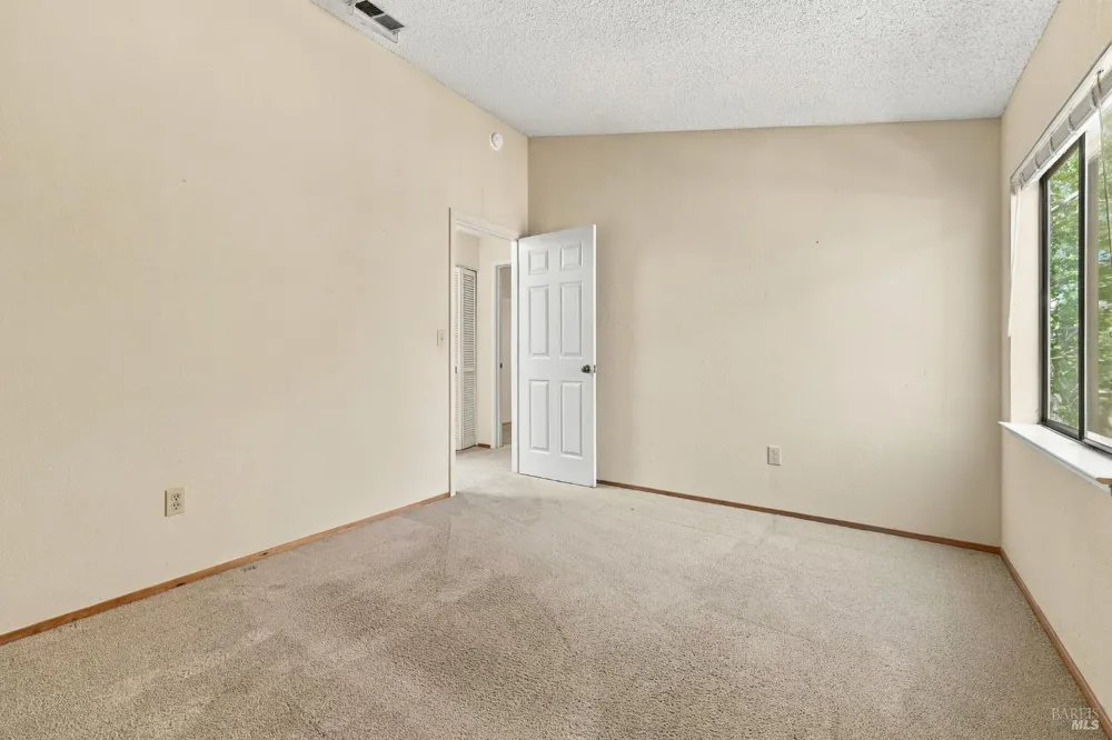 518 March Avenue Healdsburg, CA 95448