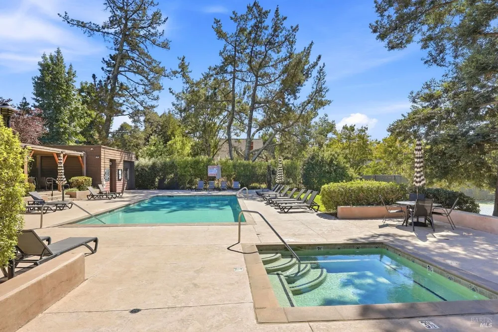 518 March Avenue Healdsburg, CA 95448