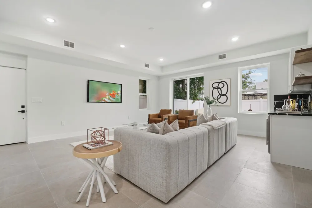 7 LIENAU PL Jersey City, NJ 07306