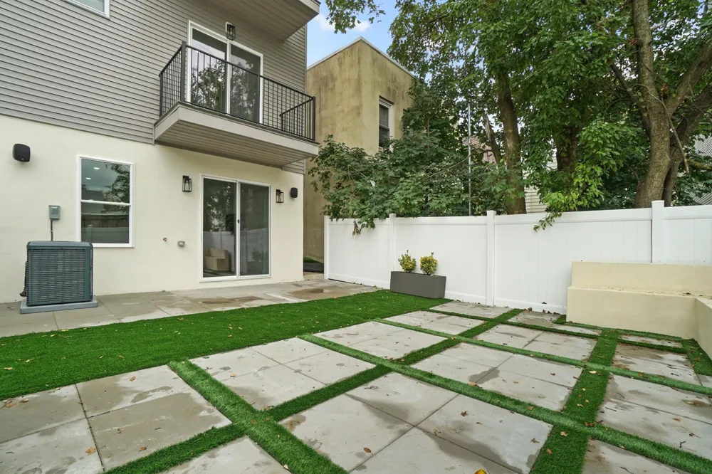 7 LIENAU PL Jersey City, NJ 07306