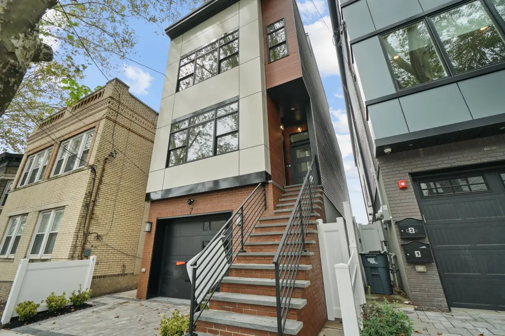 7 LIENAU PL Jersey City, NJ 07306