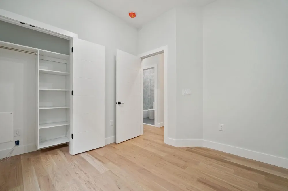 7 LIENAU PL Jersey City, NJ 07306