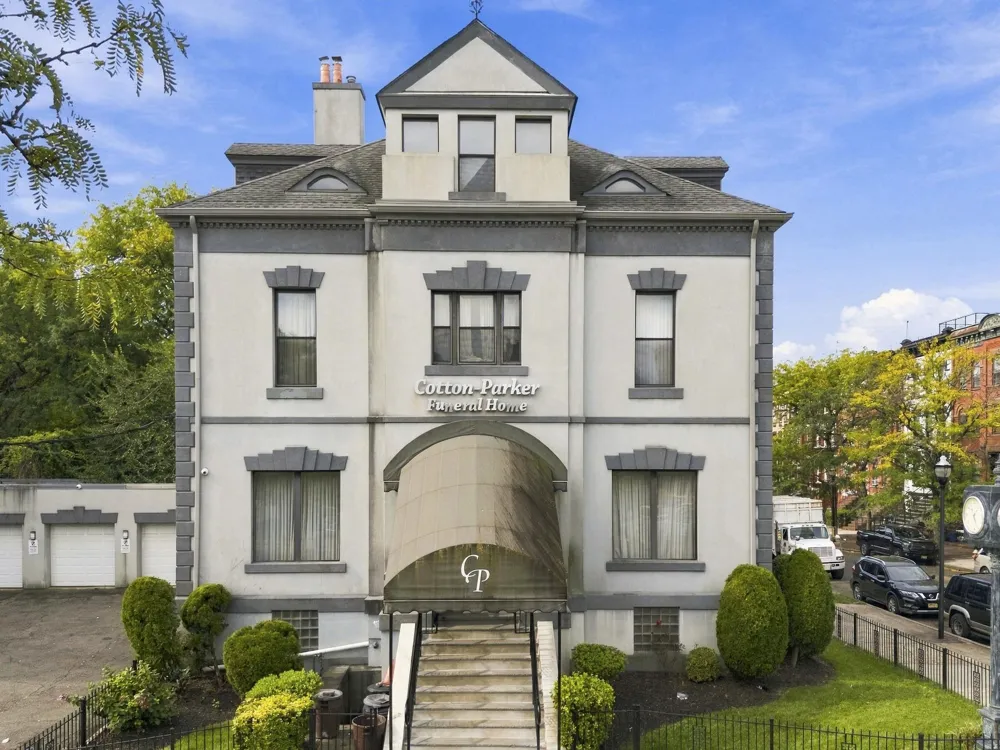 37 CLINTON AVE Jersey City, NJ 07304