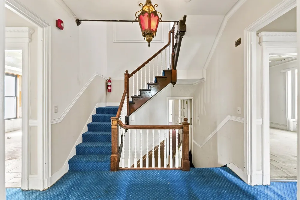 37 CLINTON AVE Jersey City, NJ 07304