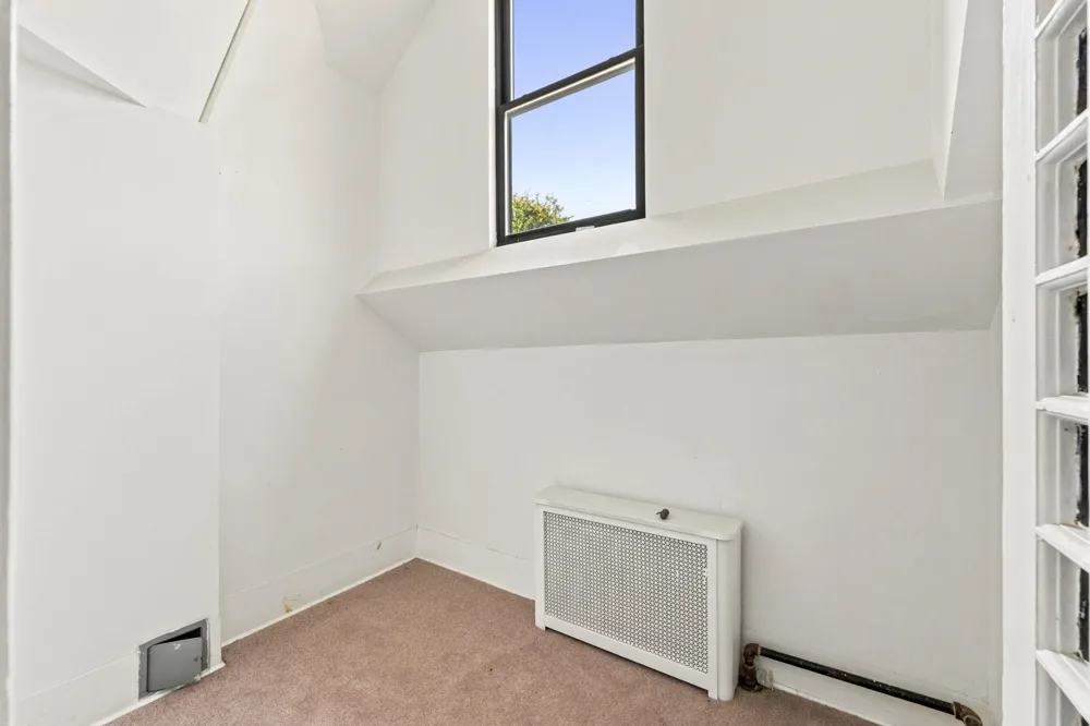 37 CLINTON AVE Jersey City, NJ 07304