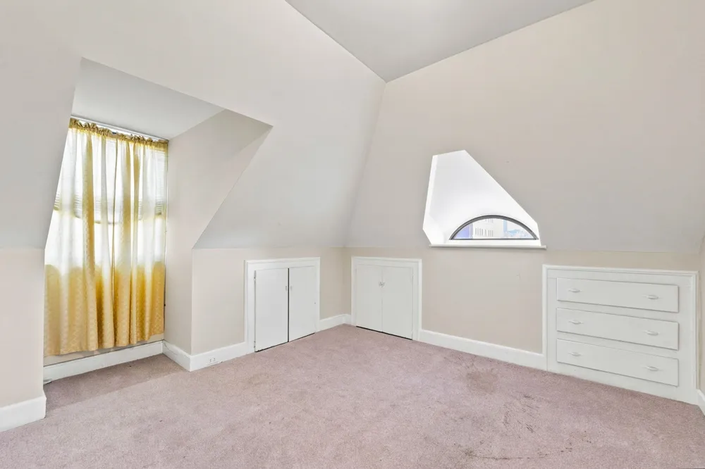 37 CLINTON AVE Jersey City, NJ 07304