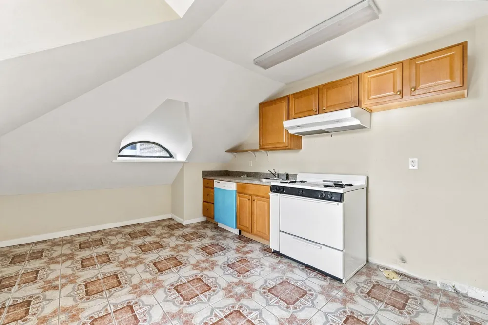 37 CLINTON AVE Jersey City, NJ 07304