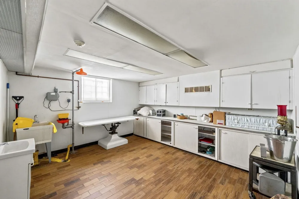 37 CLINTON AVE Jersey City, NJ 07304