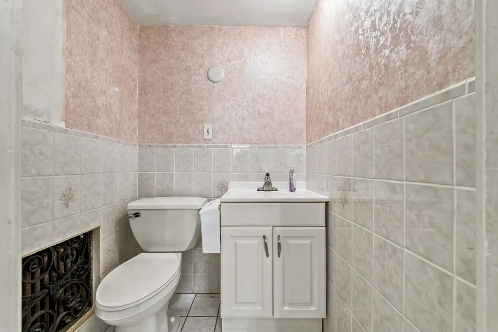 37 CLINTON AVE Jersey City, NJ 07304