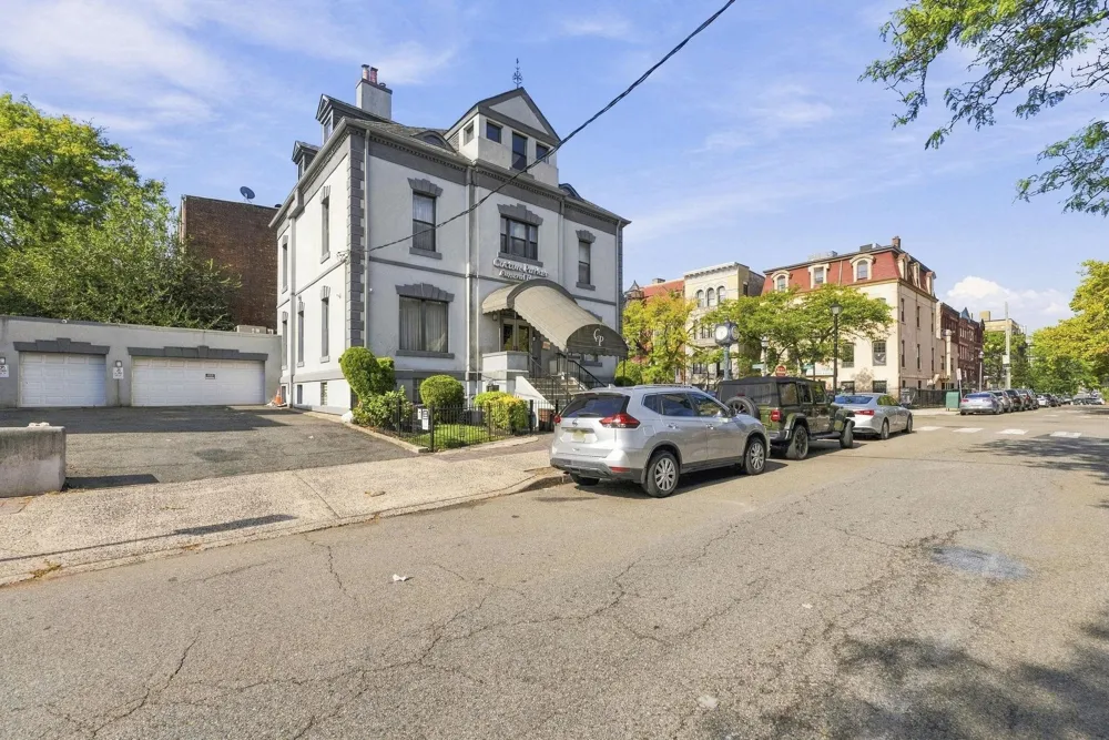 37 CLINTON AVE Jersey City, NJ 07304