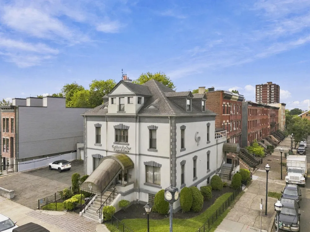 37 CLINTON AVE Jersey City, NJ 07304
