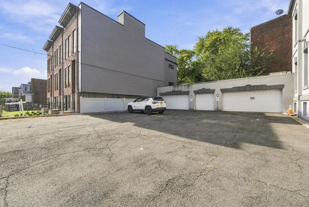 37 CLINTON AVE Jersey City, NJ 07304
