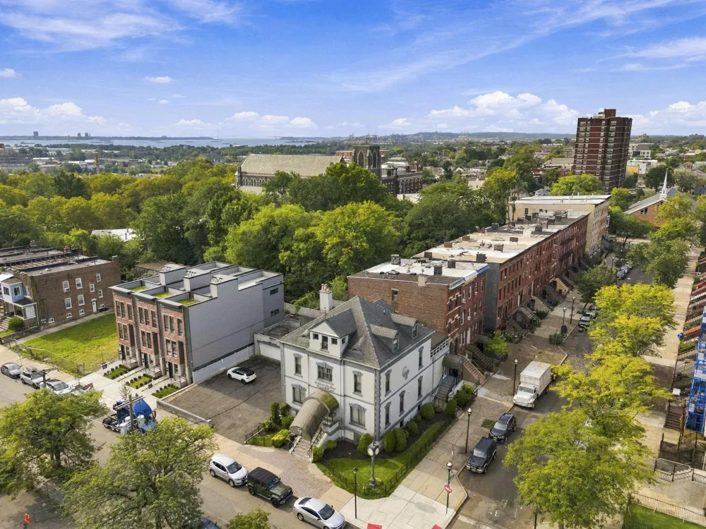 37 CLINTON AVE Jersey City, NJ 07304
