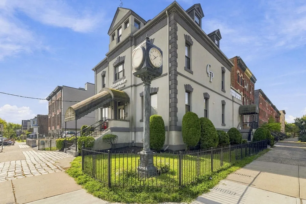 37 CLINTON AVE Jersey City, NJ 07304