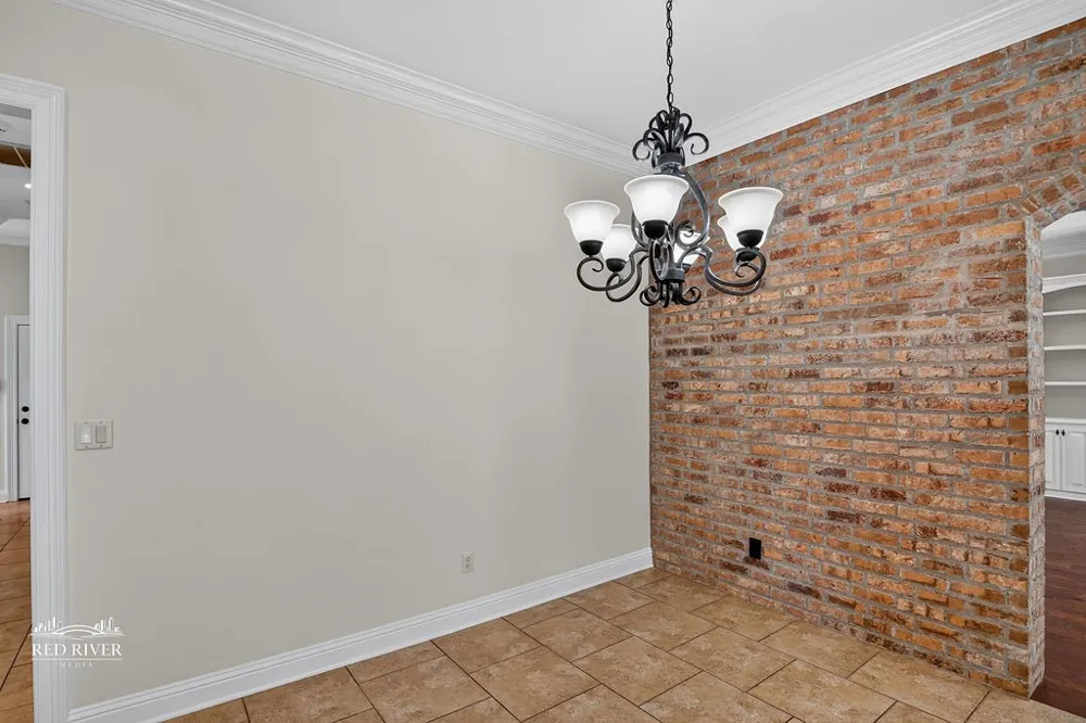 5 Chapel Creek Lane Shreveport, LA 71106