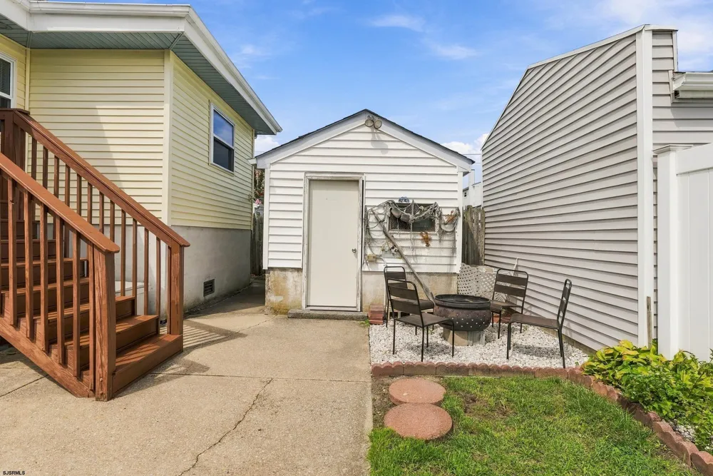 611 N Cambridge Ave Ventnor Heights, NJ 08406