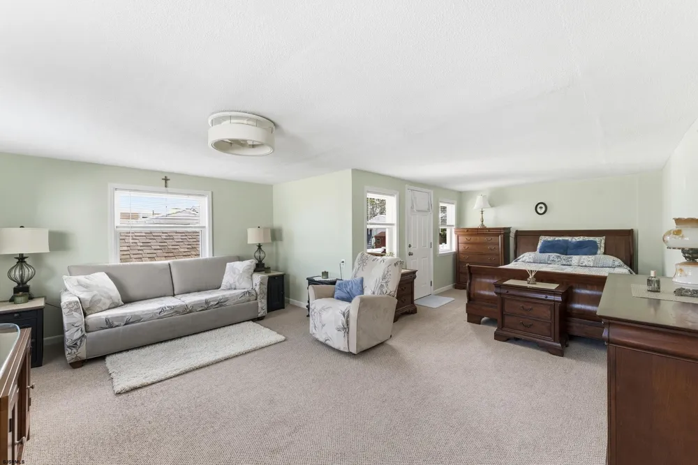 611 N Cambridge Ave Ventnor Heights, NJ 08406