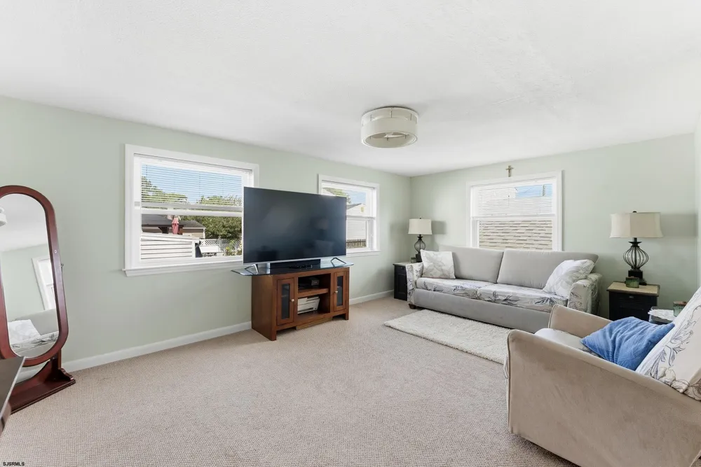 611 N Cambridge Ave Ventnor Heights, NJ 08406