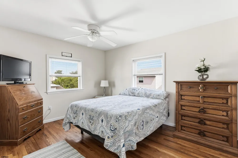 611 N Cambridge Ave Ventnor Heights, NJ 08406