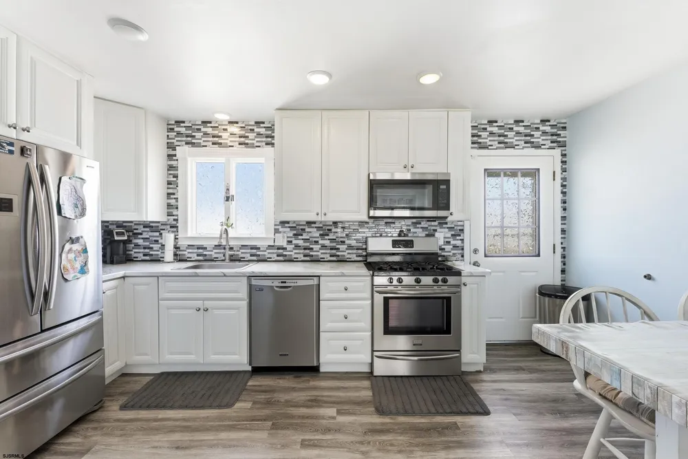 611 N Cambridge Ave Ventnor Heights, NJ 08406
