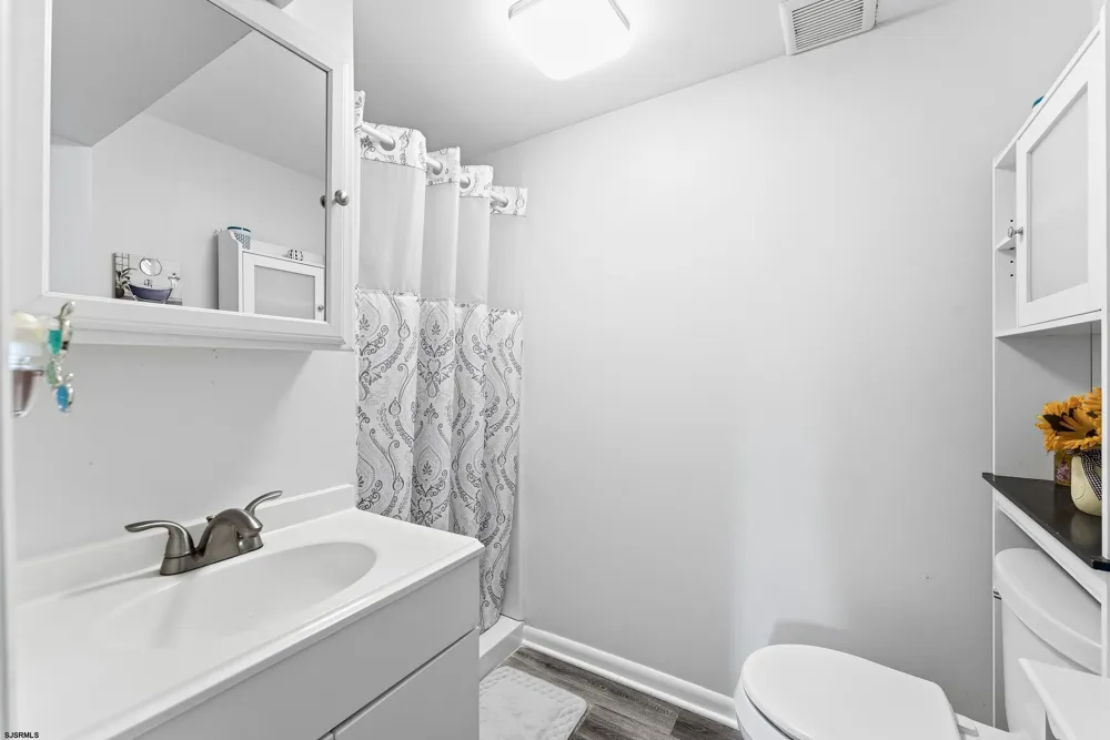 611 N Cambridge Ave Ventnor Heights, NJ 08406