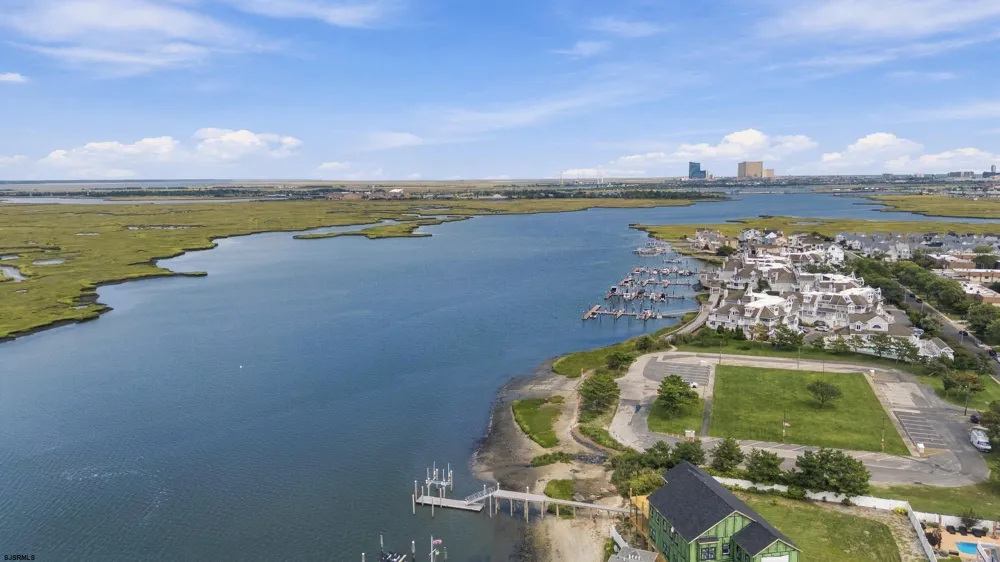 611 N Cambridge Ave Ventnor Heights, NJ 08406