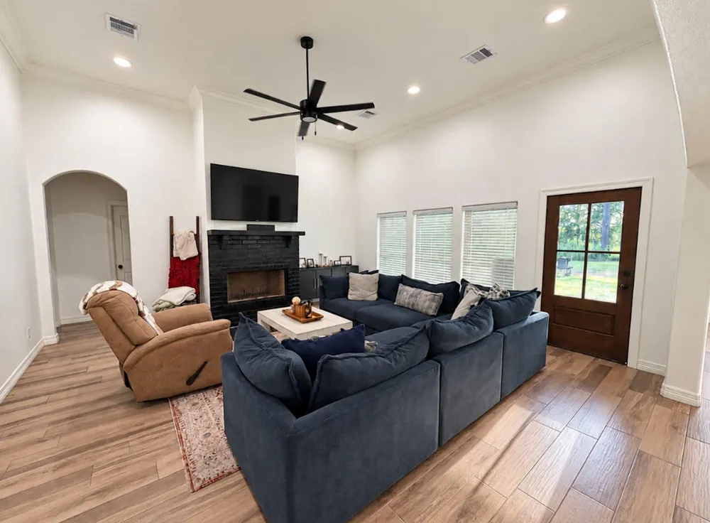 375 County Road 725 Buna, TX 77612