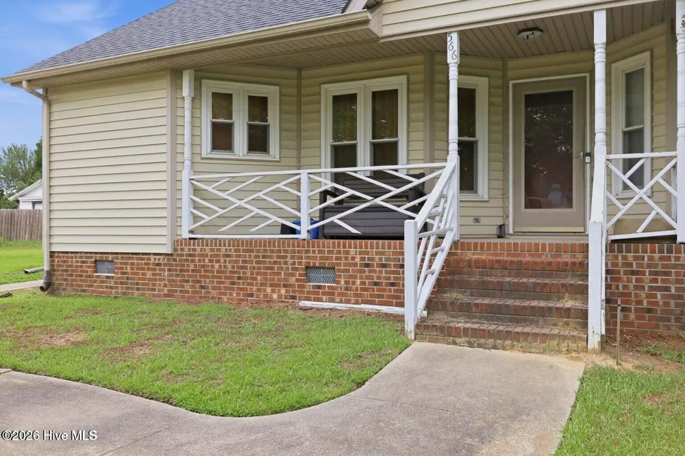 566 Ridge Drive Winterville, NC 28590
