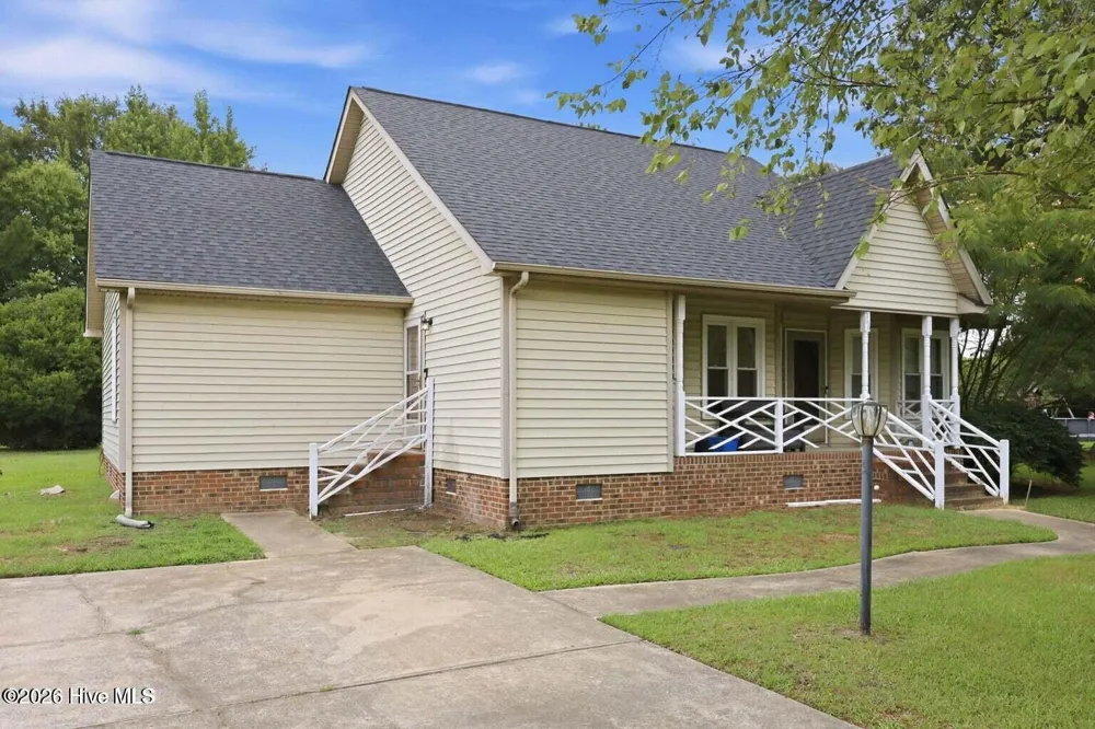 566 Ridge Drive Winterville, NC 28590