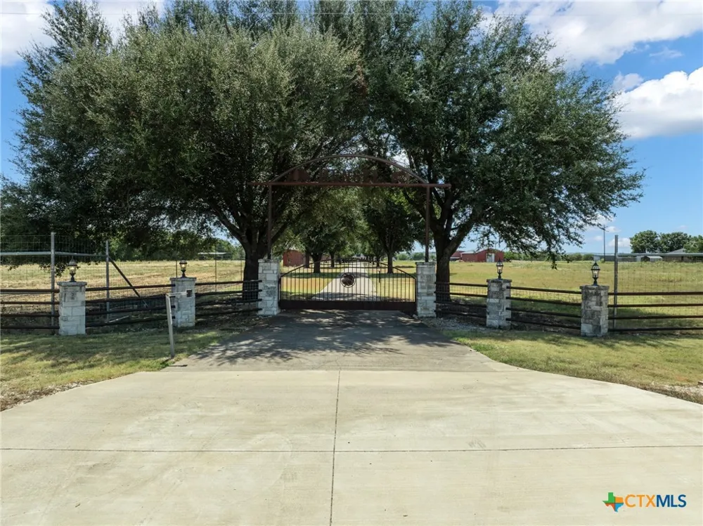 5112 Old Caufield Ranch Road McGregor, TX 76657