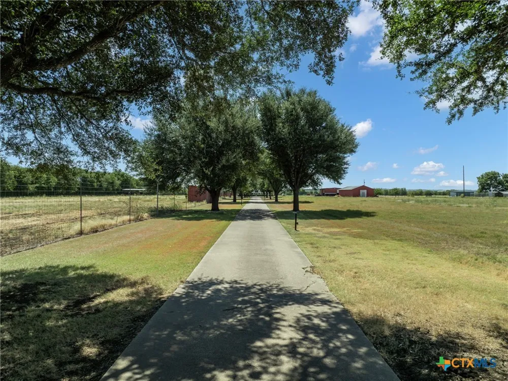 5112 Old Caufield Ranch Road McGregor, TX 76657