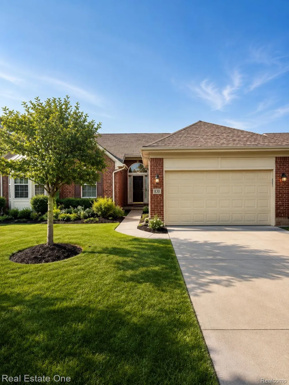 830 WOODHAVEN Commerce Charter Township, MI 48390