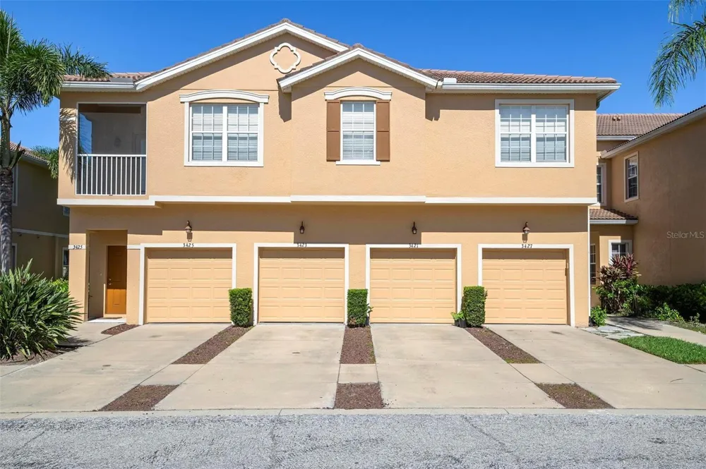 3423 PARK RIDGE CIRCLE #19-101 Sarasota, FL 34243