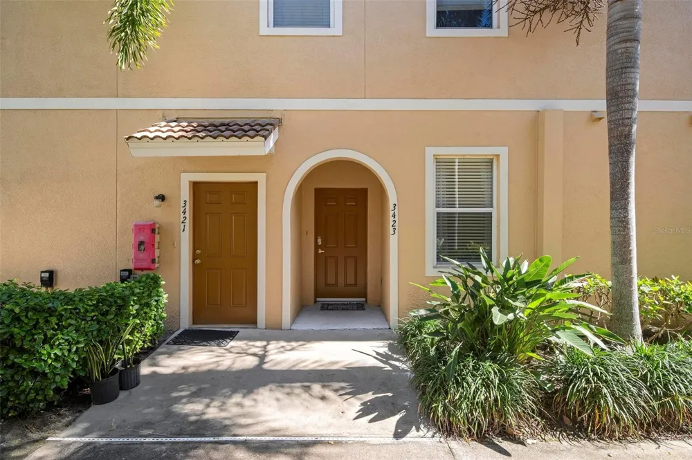 3423 PARK RIDGE CIRCLE #19-101 Sarasota, FL 34243