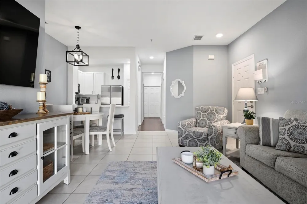 3423 PARK RIDGE CIRCLE #19-101 Sarasota, FL 34243