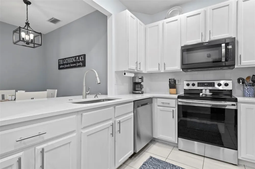 3423 PARK RIDGE CIRCLE #19-101 Sarasota, FL 34243