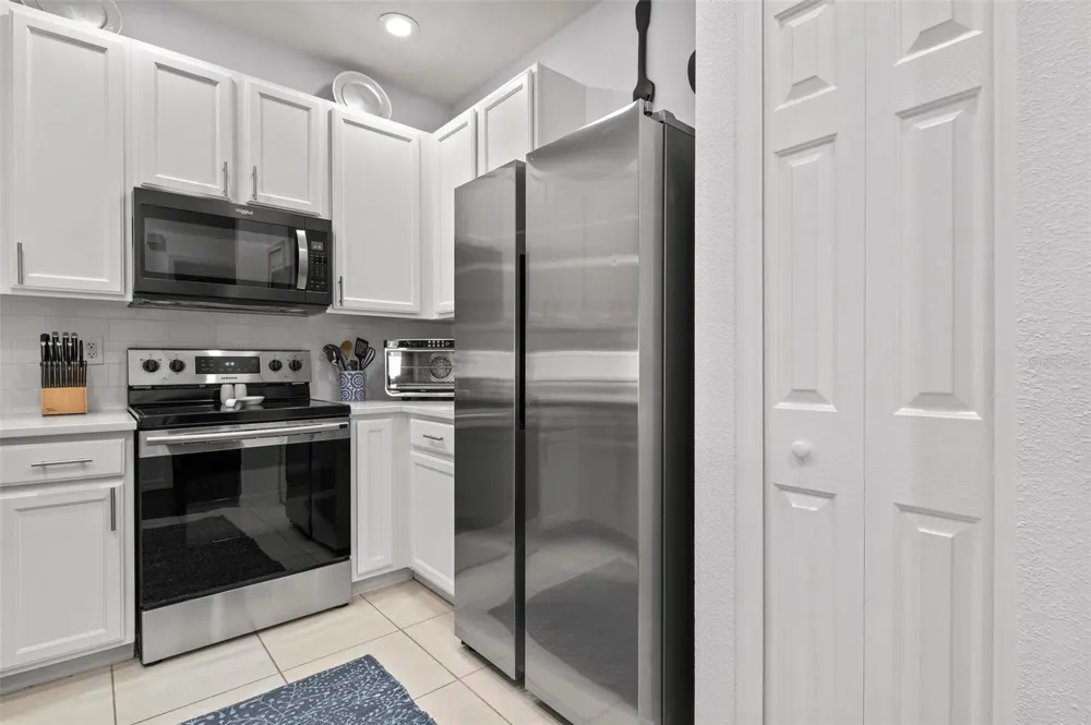 3423 PARK RIDGE CIRCLE #19-101 Sarasota, FL 34243