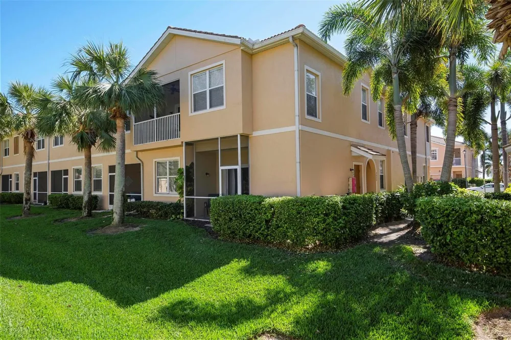 3423 PARK RIDGE CIRCLE #19-101 Sarasota, FL 34243
