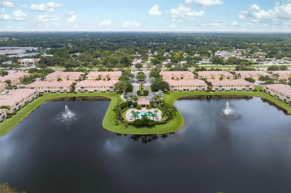 3423 PARK RIDGE CIRCLE #19-101 Sarasota, FL 34243