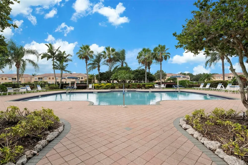 3423 PARK RIDGE CIRCLE #19-101 Sarasota, FL 34243