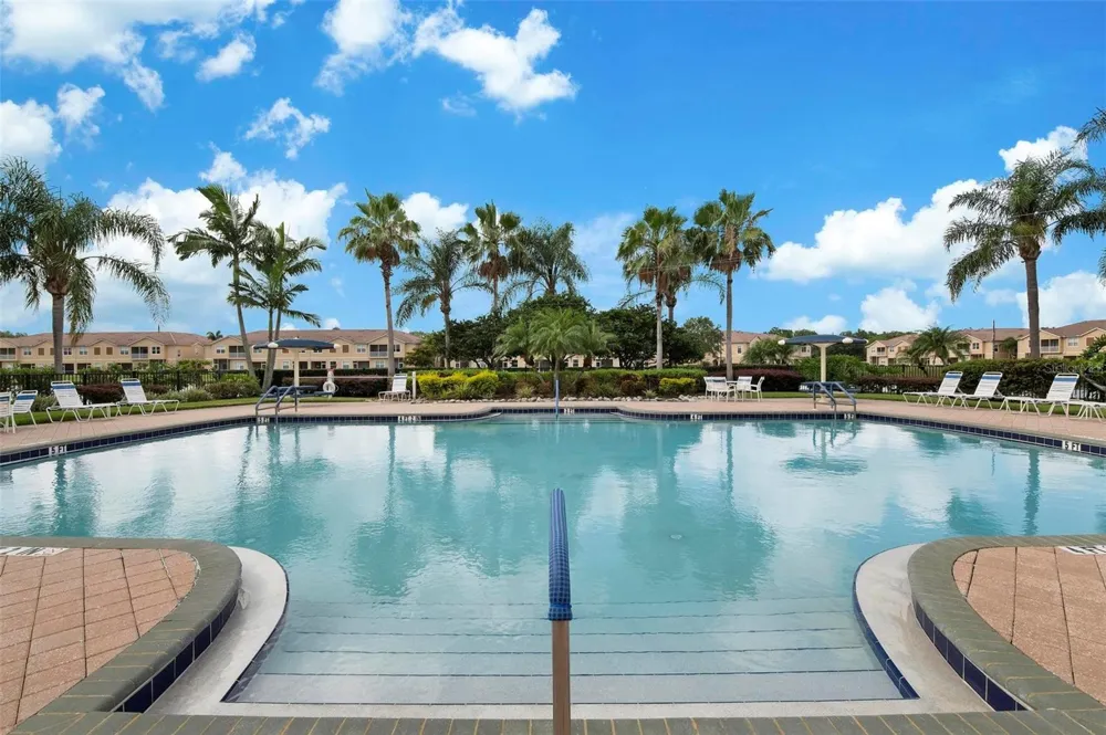 3423 PARK RIDGE CIRCLE #19-101 Sarasota, FL 34243