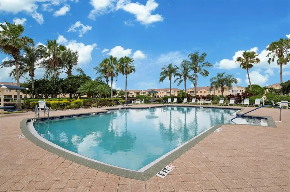 3423 PARK RIDGE CIRCLE #19-101 Sarasota, FL 34243