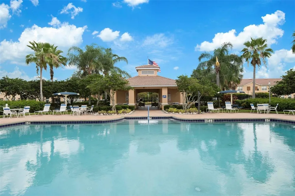 3423 PARK RIDGE CIRCLE #19-101 Sarasota, FL 34243