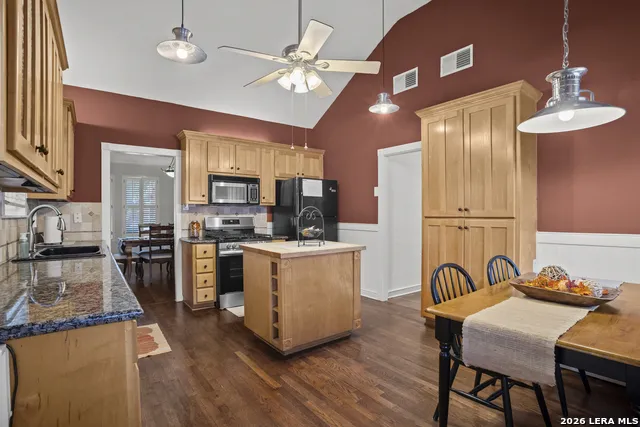 144 Greenlawn Dr San Antonio, TX 78201