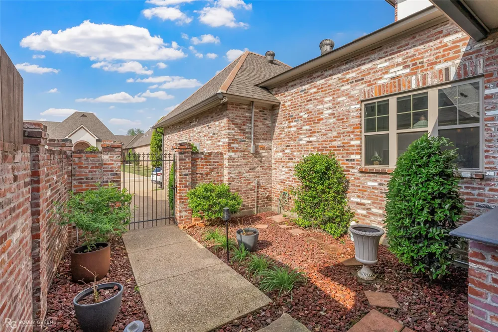 106 Vieux Carre Bossier City, LA 71111