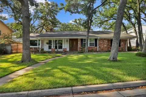 2706 Oak Cliff Lane