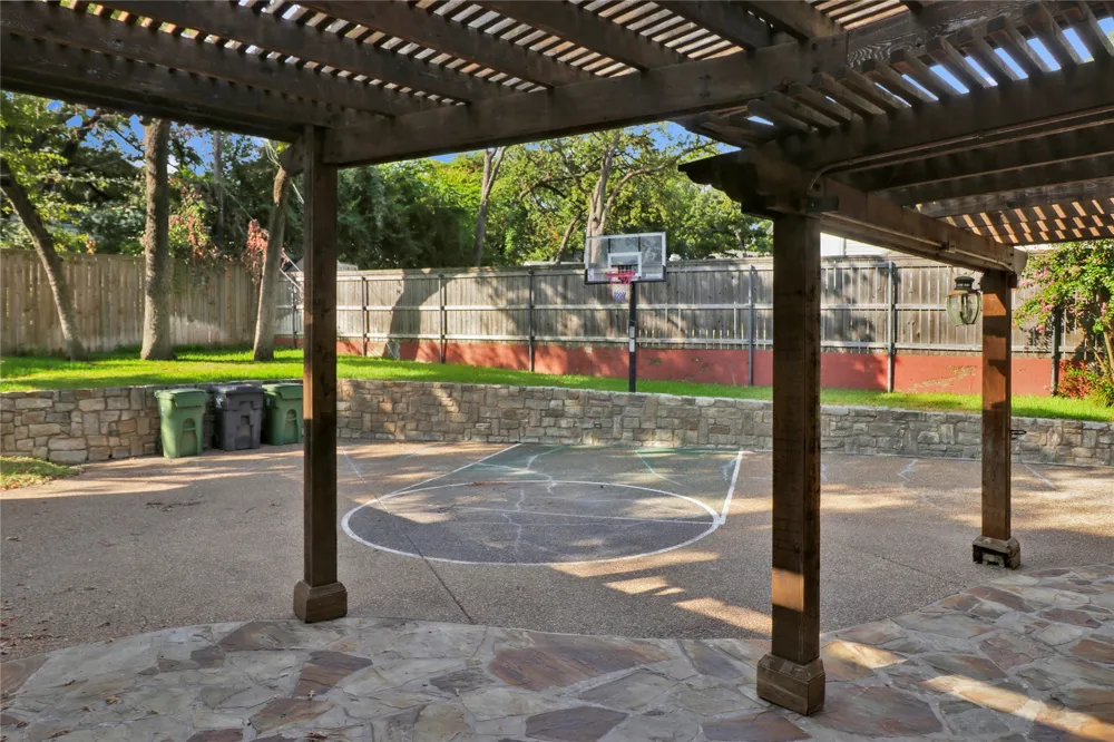 2706 Oak Cliff Lane Arlington, TX 76012