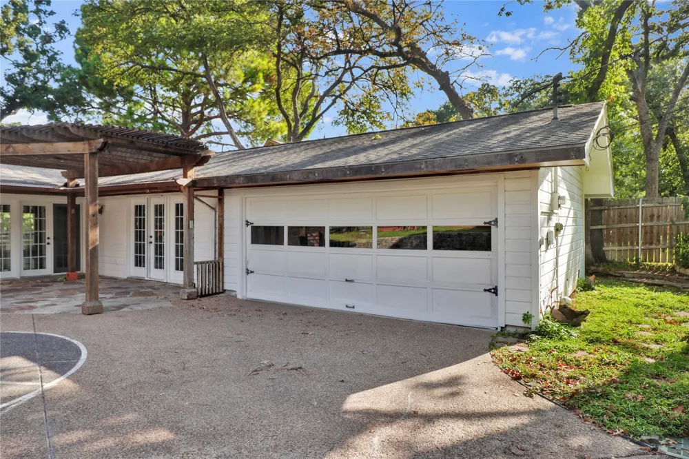 2706 Oak Cliff Lane Arlington, TX 76012